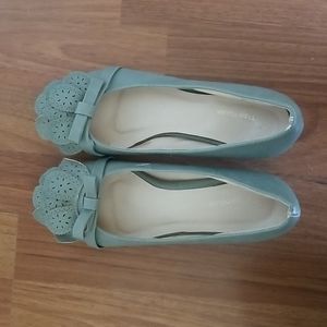 4/$34 Turquoide kitten heels size 36
